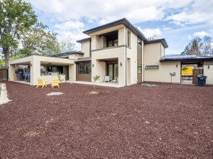 d951af06-6f4b-45c0-8d02-637e9c6f534b - 076